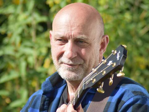 Mike Frajese Düsseldorf Taylor Guitar